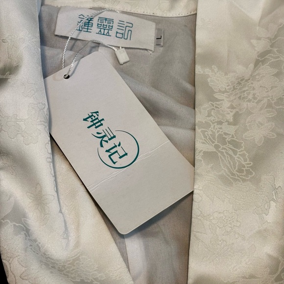 Embroidered Asian Robe / Kimono Style Jacket - Picture 7 of 11